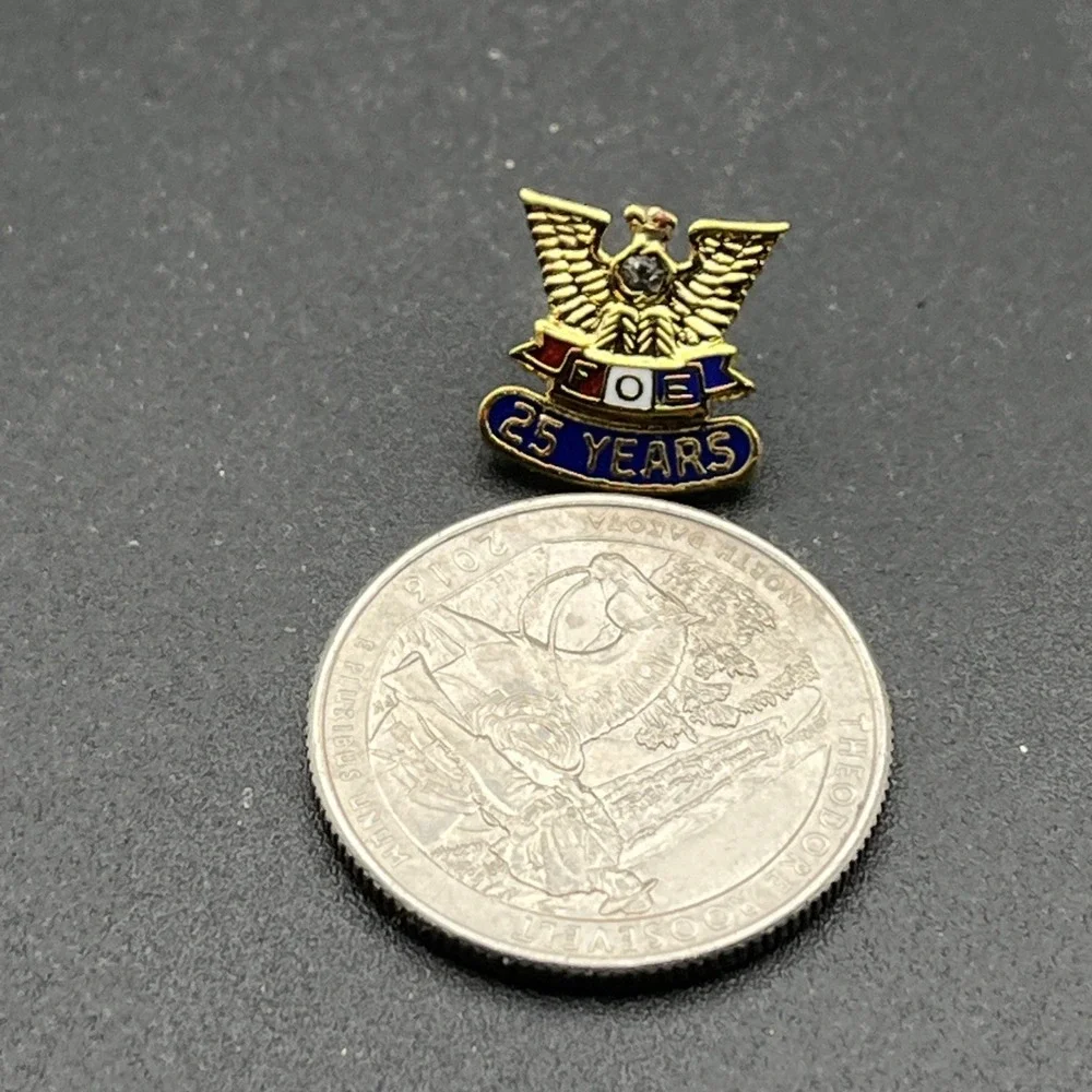 FOE Fraternal Order Of Eagles 25 Years‎ Lapel Hat Pin